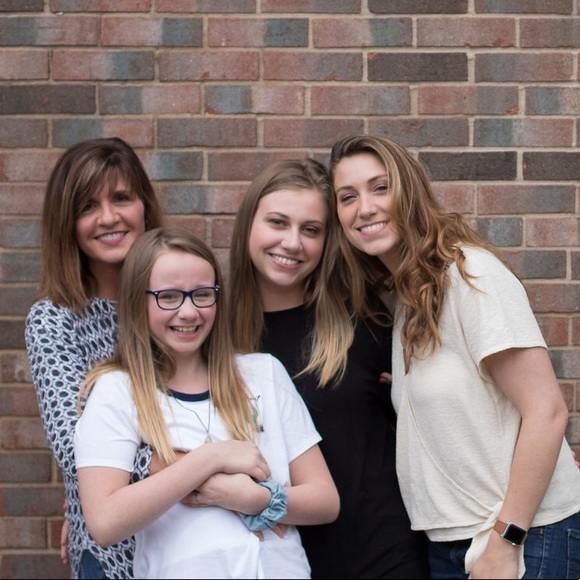 Meet your Posher, Sally - Picture 2 of 8